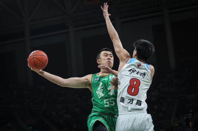 开云登录入口-韩德君、任骏飞新赛季均未注册 多位老将告别CBA