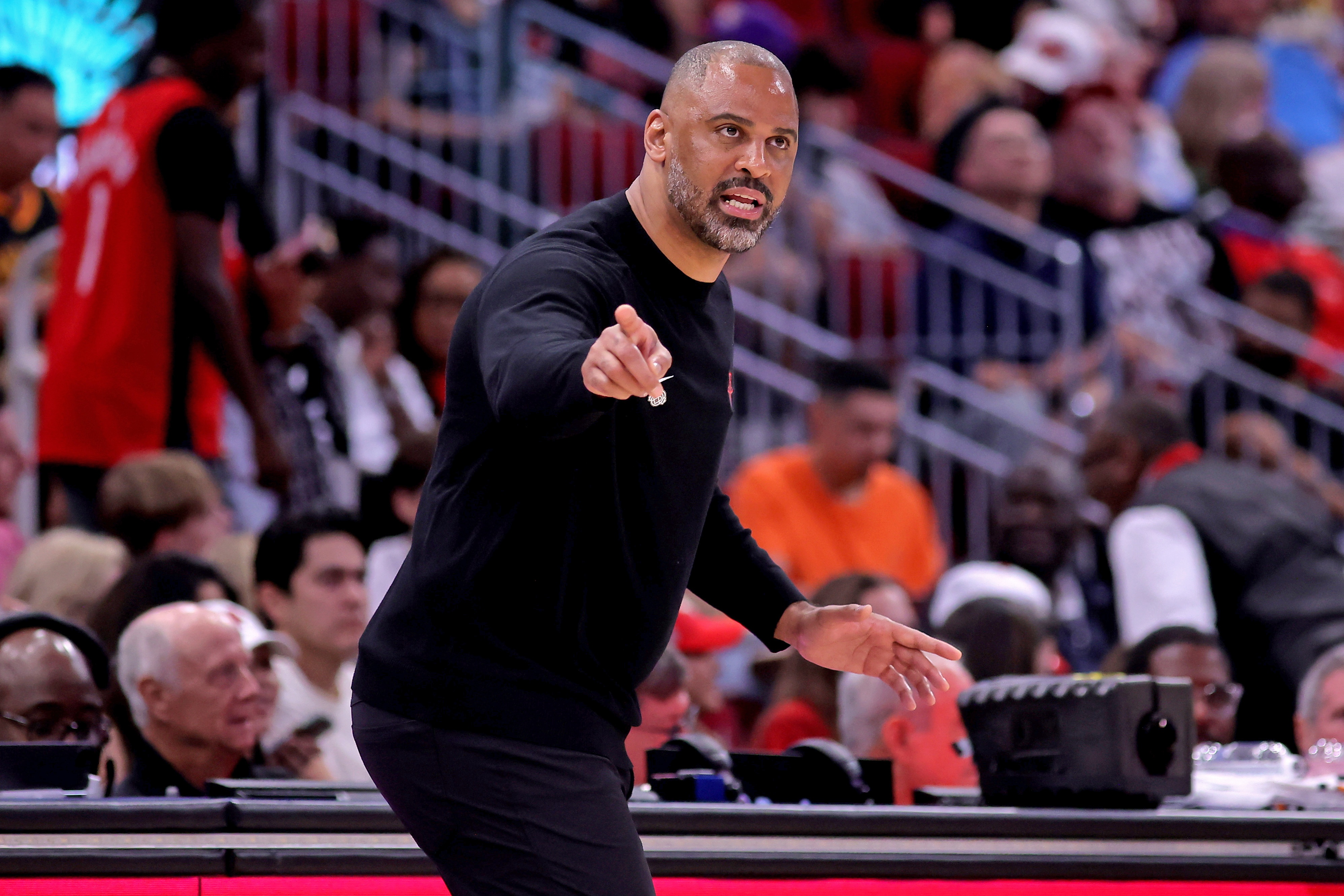 乌度卡：还未决定我们的新赛季首发阵容 小贾巴里今夏进步巨大